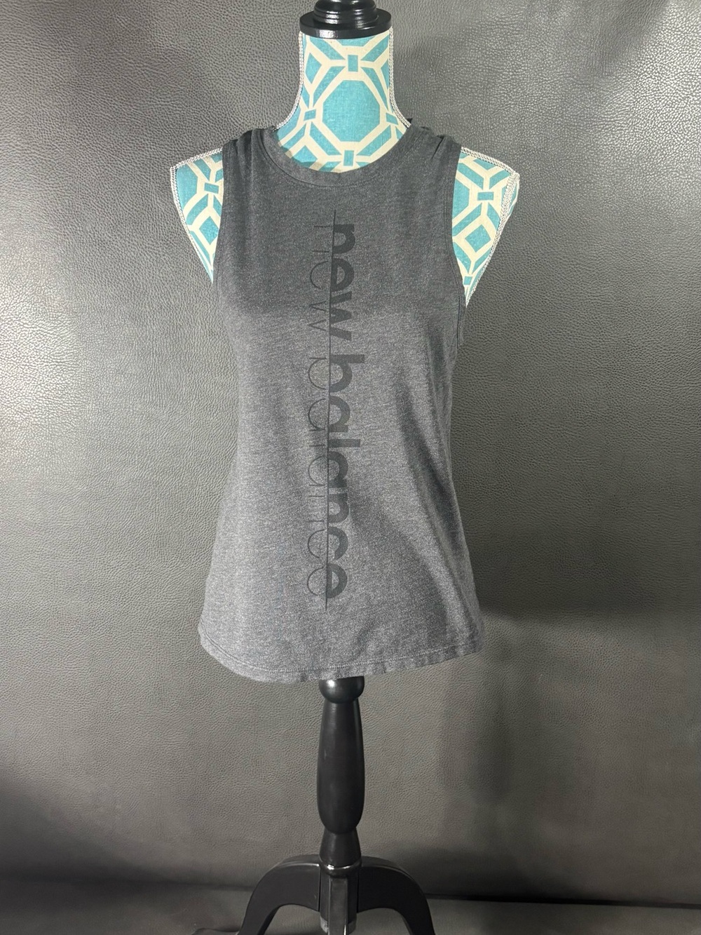 New Balance Women’s Heather Gray Tank Top Logo Athletic Workout Shirt Size M